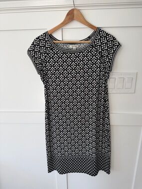 Max Studio Black and White Geometric Cap-Sleeve Midi Dress